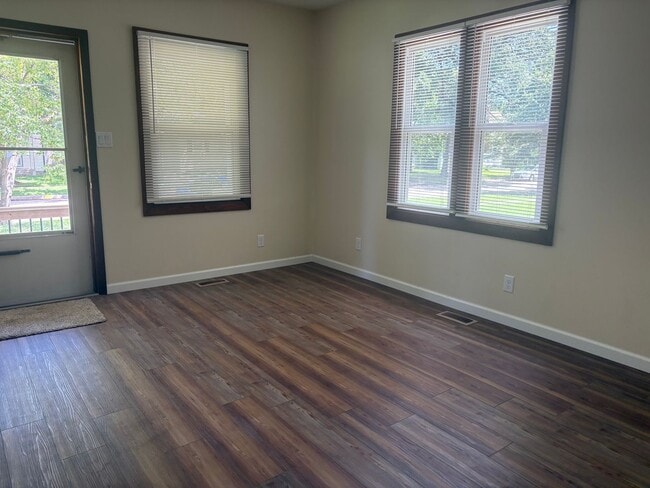 Building Photo - Cute 1 Bed 1 Bath