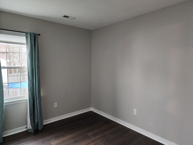 Building Photo - 3 Bedroom 2 Bath Rancher in Midlothian!