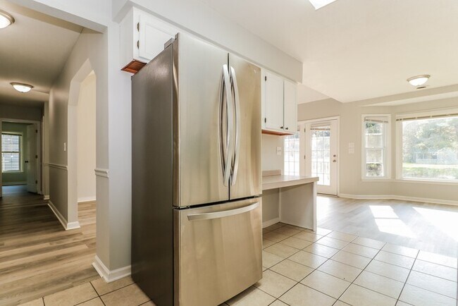 Building Photo - Beautiful 4 Bedroom in Myrtle Beach!