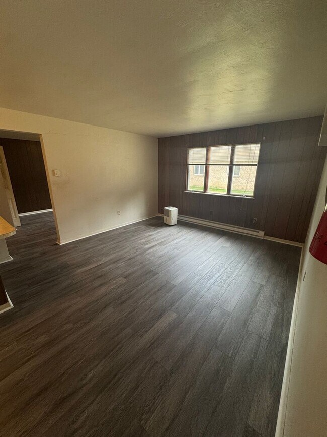Building Photo - 1 Bedroom 1 Bath-Moon Township