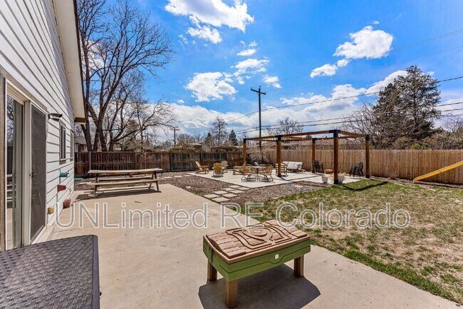 Building Photo - 303 Brentwood St