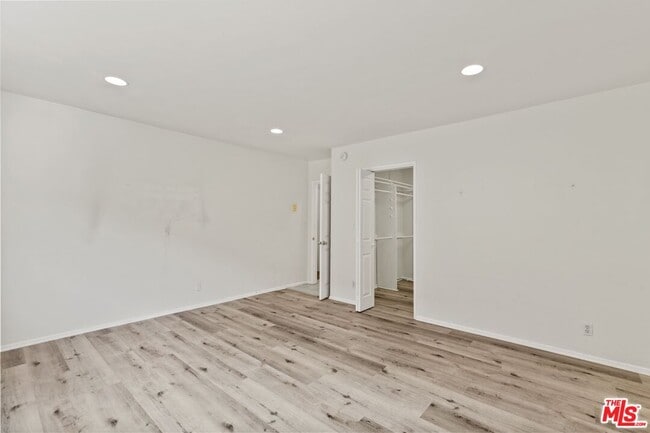 Building Photo - 1033 6th St