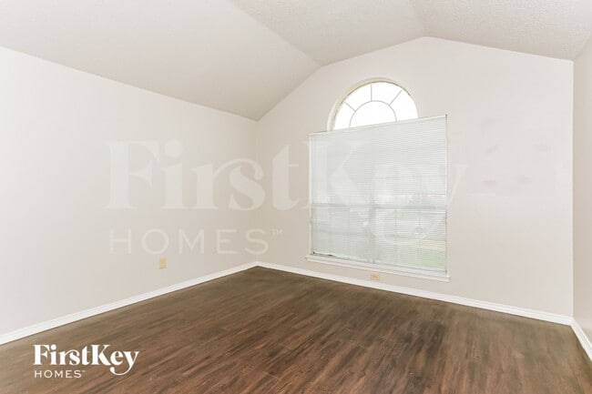 Building Photo - 5309 Tennis Villa Dr