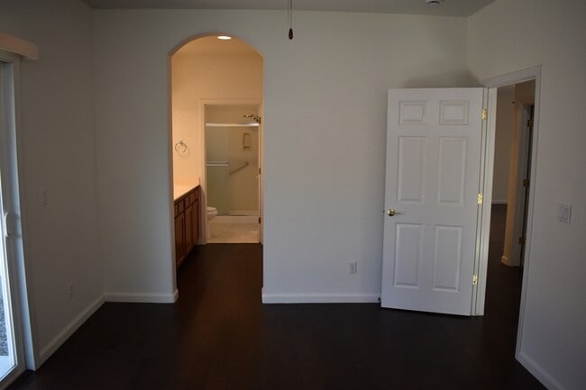 Building Photo - 805 Vía Rosa