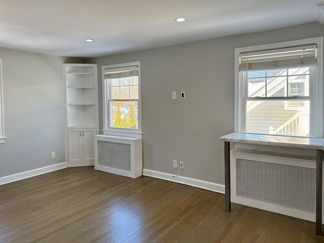 Building Photo - 191 Hobart Ave