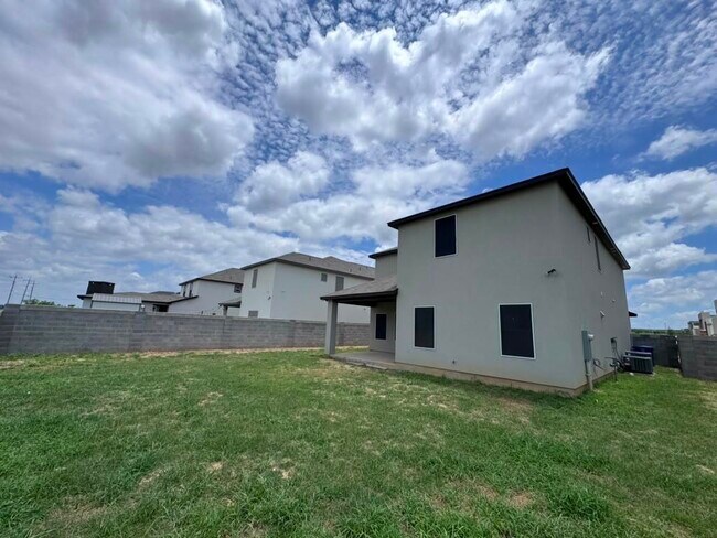 Building Photo - 3012 Clydesdale Dr
