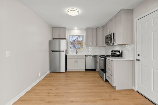 Kitchen - 4622 Parkview Dr