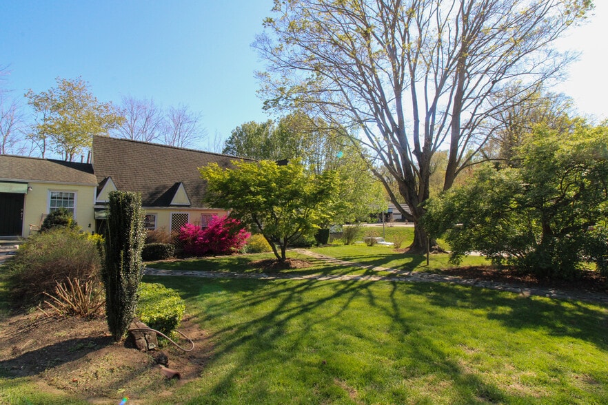 Building Photo - 375 Weaverville Rd