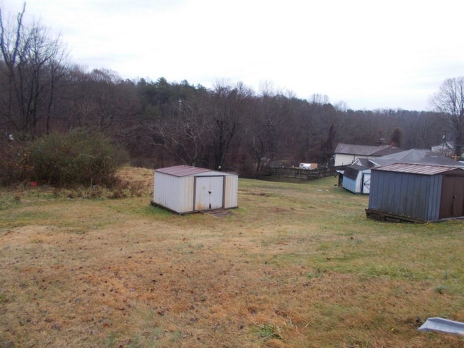 Building Photo - 422 Henry St