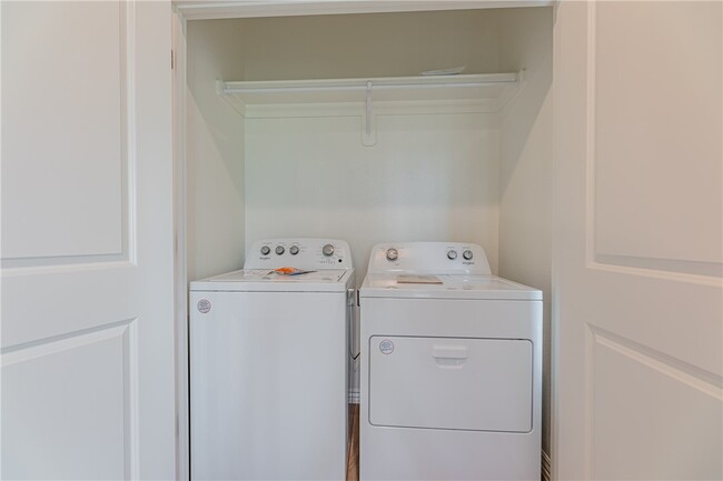 Building Photo - 1800 SW Poigai Ct