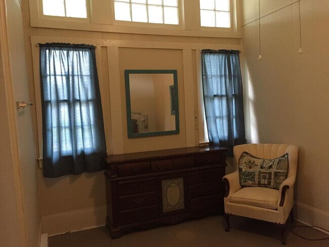 Building Photo - charming 1 bedroom, 1 bathroom apartment in Dawson, GA with its own private entrance.