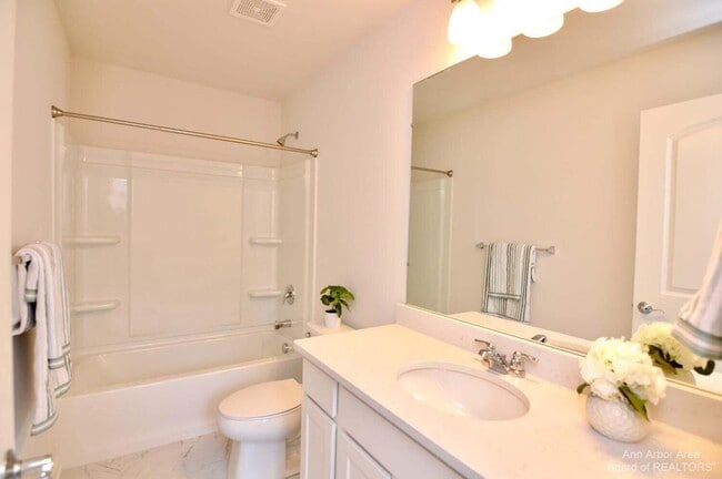 Building Photo - 1104 Salt Springs Dr