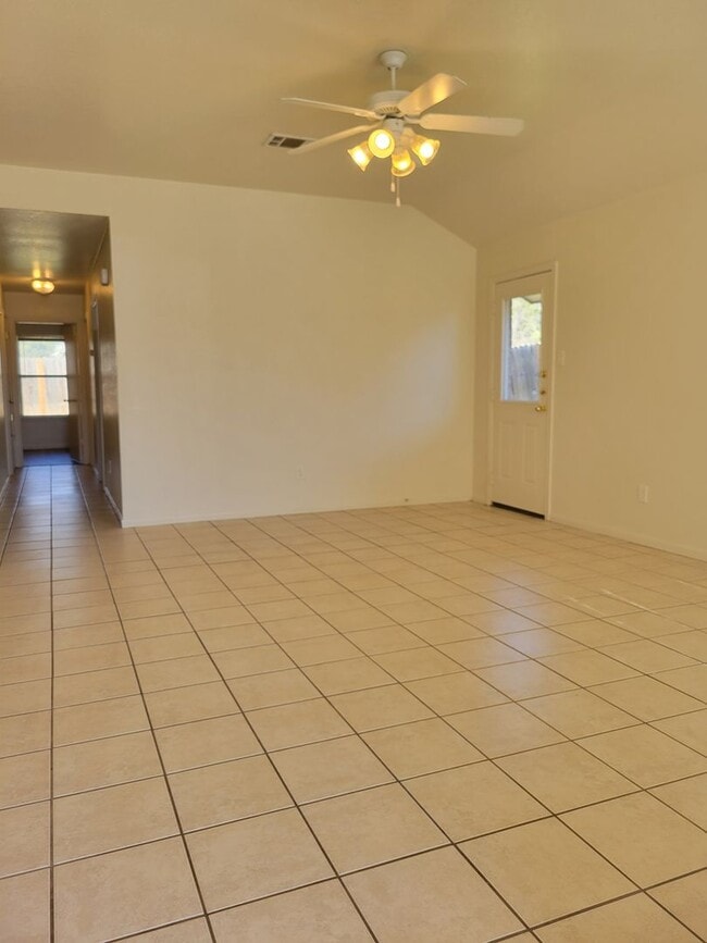 Building Photo - 404 Dale Ave