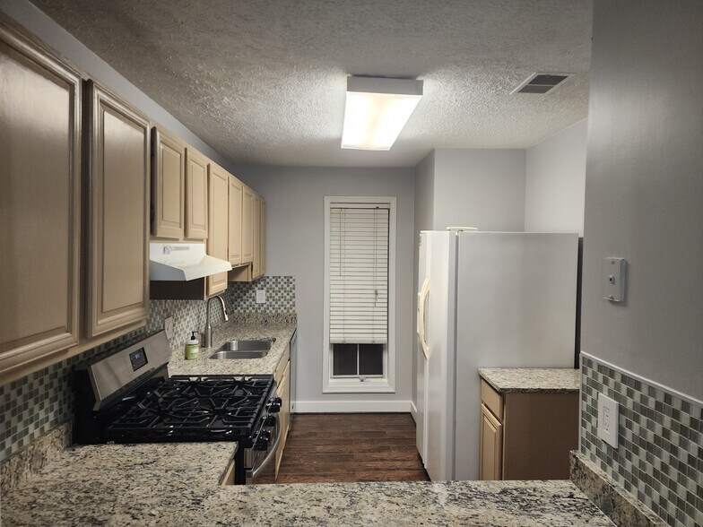 Building Photo - 10129 Oakton Terrace Rd