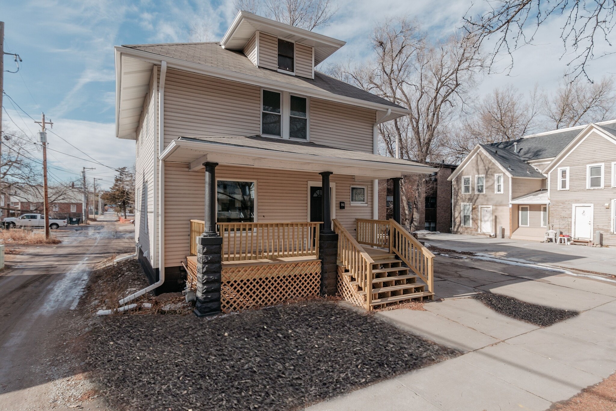 Building Photo - 819 S 10th St