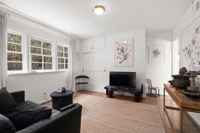 Building Photo - Fully Furnished: Mid-Century w/views of Gr...