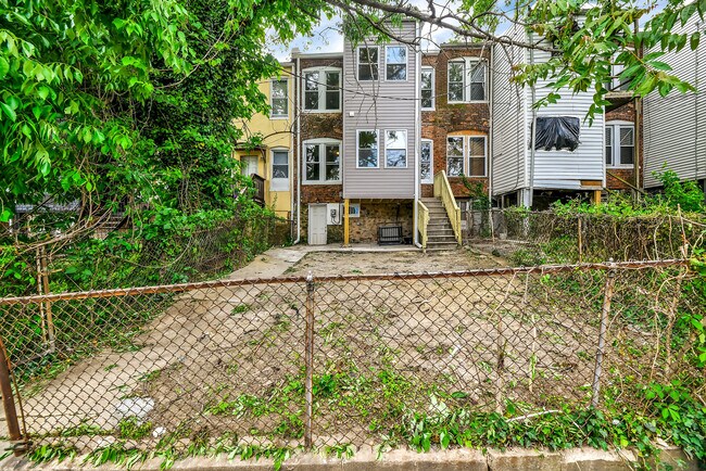 Building Photo - 3 Bedroom Rowhome- West Baltimore City
