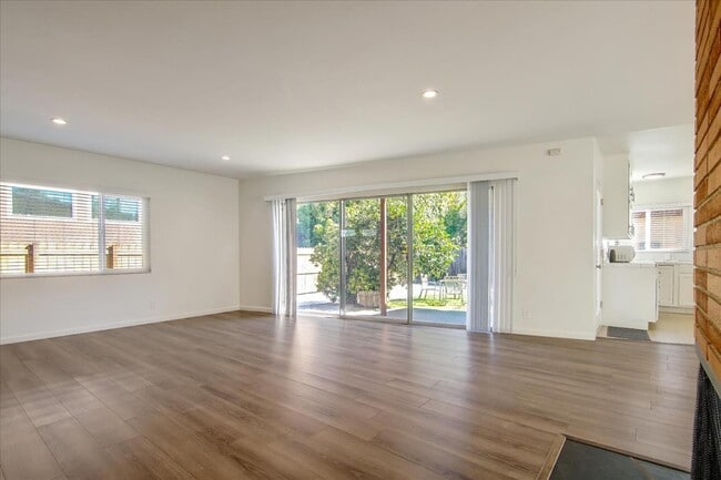 Building Photo - 11856 Beatrice St