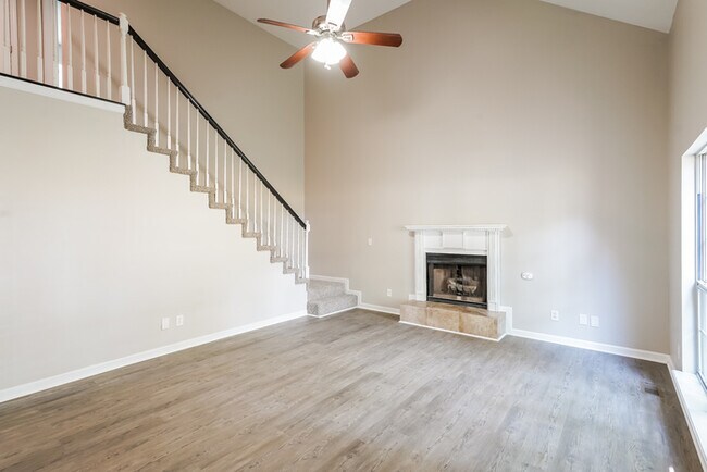 Building Photo - 2041 Windmeade Dr