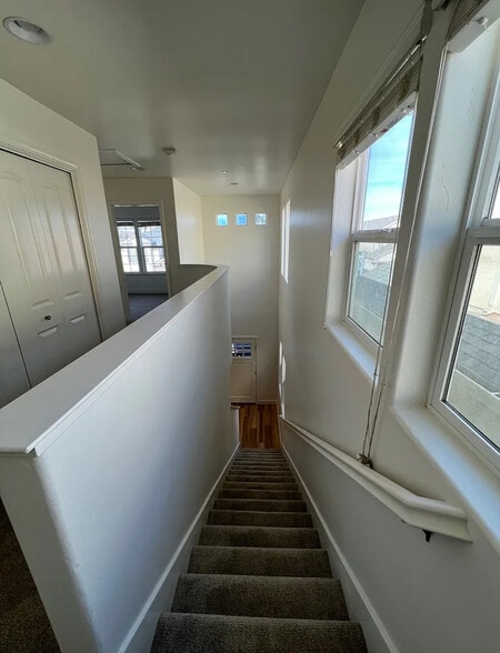 Building Photo - 3208 Playa Ct