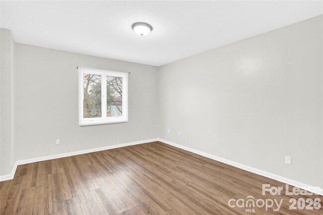 Building Photo - 1921 Mereview Ct