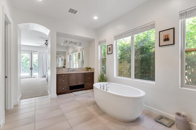 Building Photo - 81805 Four Seasons Pl