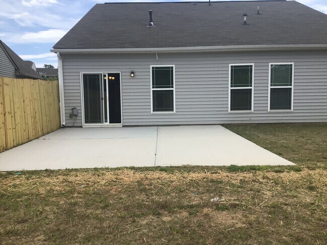 Building Photo - 137 Caledonia Dr