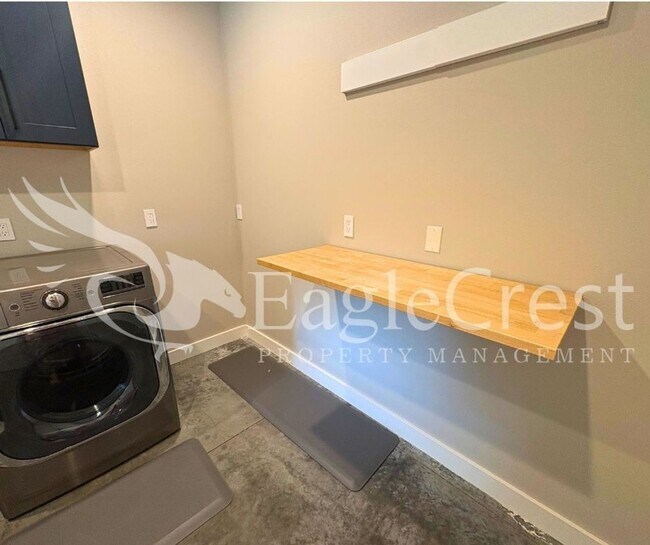 Building Photo - Contemporary Home With A Covered Patio & Quartz Countertops