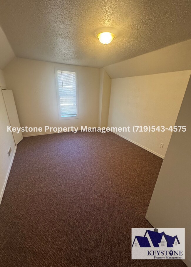 Building Photo - $550 Off Move In Special! Fresh Paint/New ...