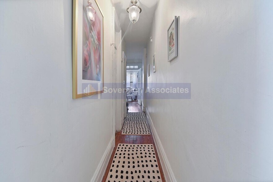 Building Photo - 170 W 89th St