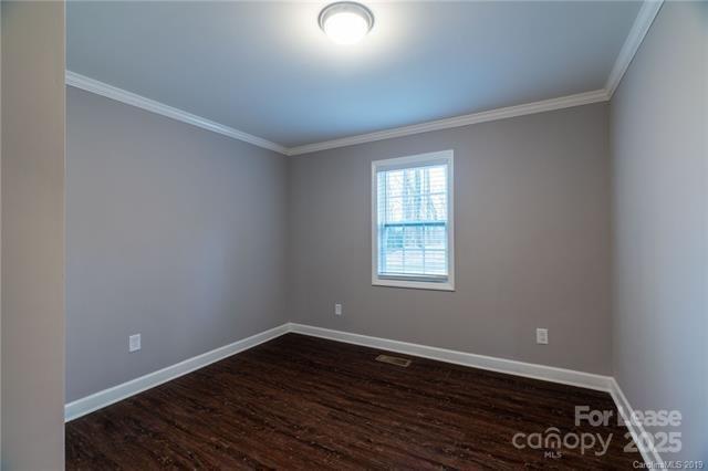 Building Photo - 2213 Kennesaw Dr