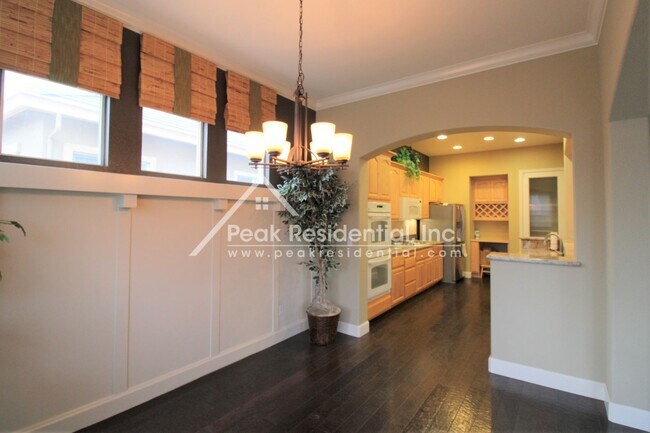 Building Photo - Very Nice 3bd/2ba With Bonus Room Elk Grove House with 2 Car Garage!