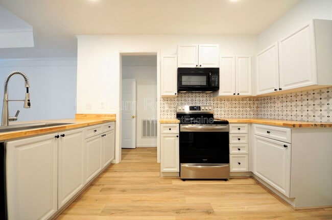 Building Photo - 1032 Whitshire Way