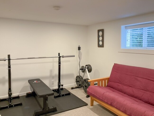 Building Photo - 5Bd/2Ba Seattle Home