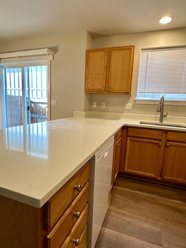 Building Photo - Juniper Ave 4-Plex (Juniper Prop.) - 02900-JUNI-00