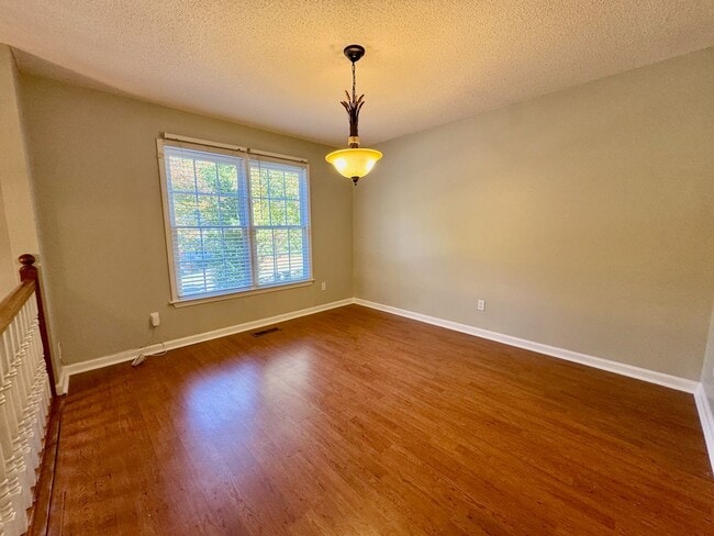 Building Photo - Home Sweet Dallas Home!