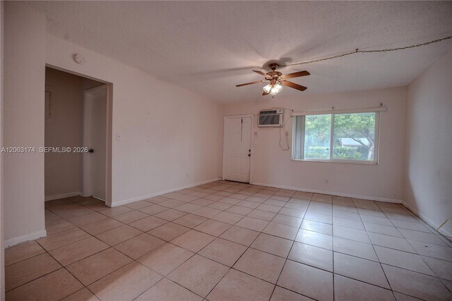 Building Photo - 715 N 58th Ave