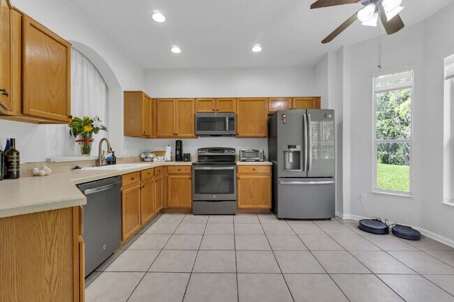 Building Photo - Spacious 3-Bedroom townhome in Kissimmee – Available Now!