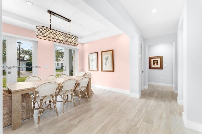 Building Photo - 5605 SW 65th Ave