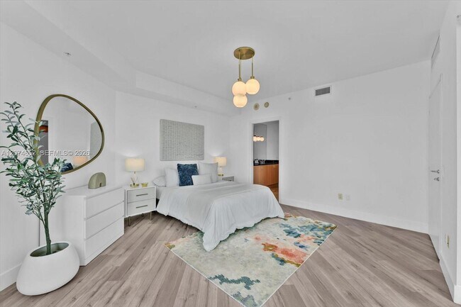Building Photo - 300 S Biscayne Blvd