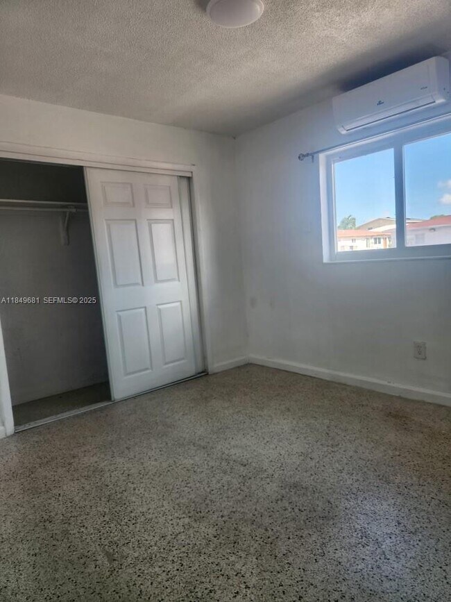 Building Photo - 10 NW 48th Pl