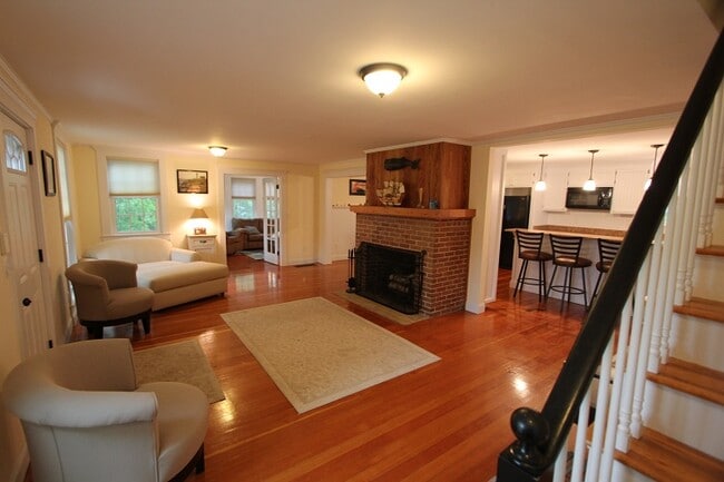 Building Photo - 321 Williston Rd