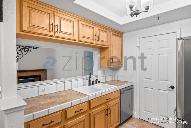 Building Photo - 714 Waterford Pl