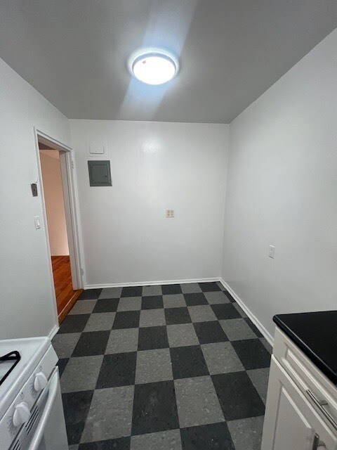 Building Photo - 157 White Plains Rd