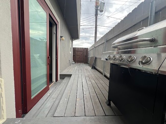 Building Photo - Charming Two Bedroom Loft in Houston with ...