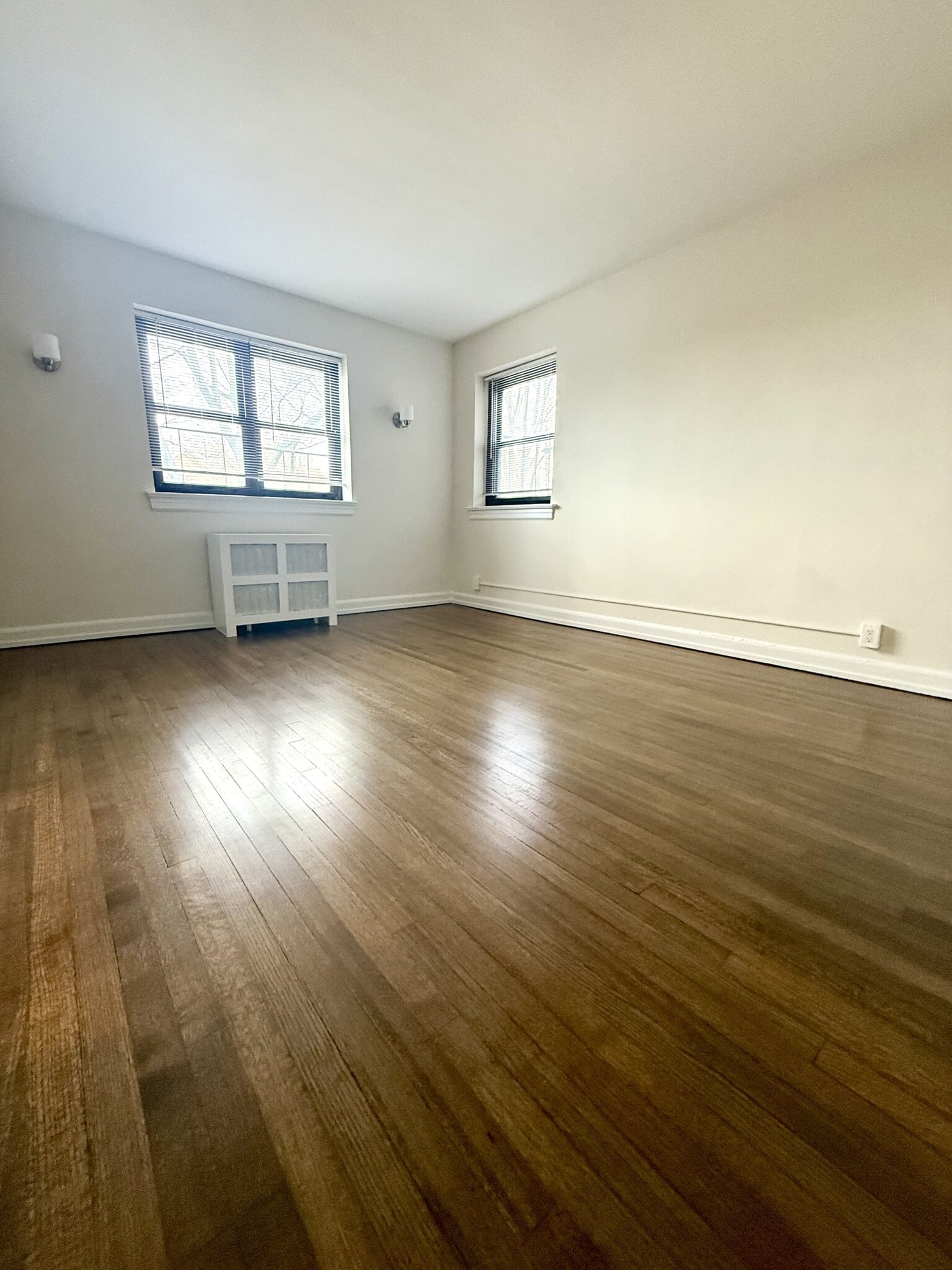 Building Photo - 12 Oak Ave