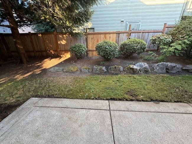 Building Photo - CHARMING 2 BED, 2 BATH KIRKLAND TOWNHOME W...