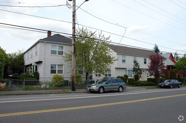 Building Photo - 6721 N Vancouver Ave