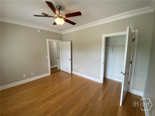 Building Photo - 3210 Robertson Ave