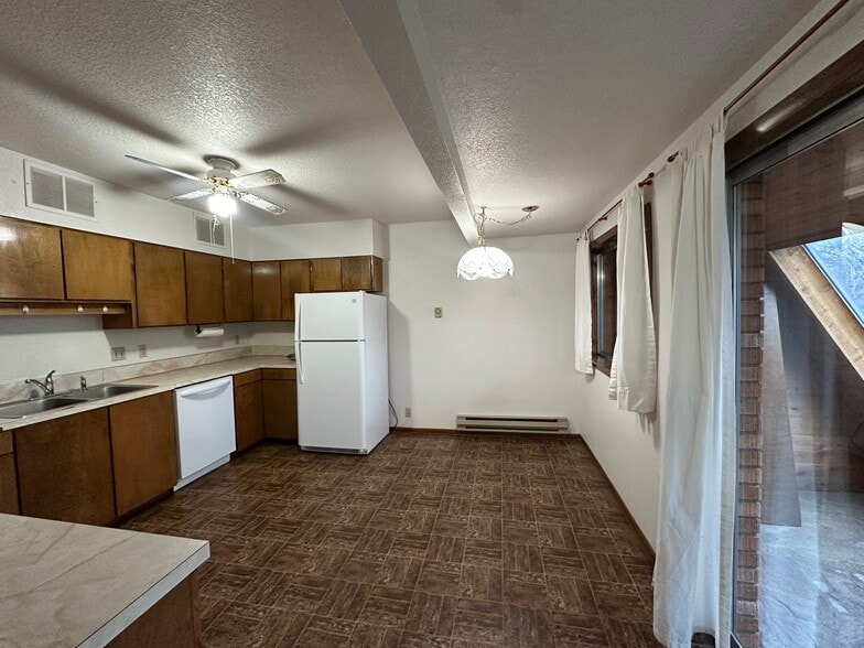 Building Photo - 603 N 6th St